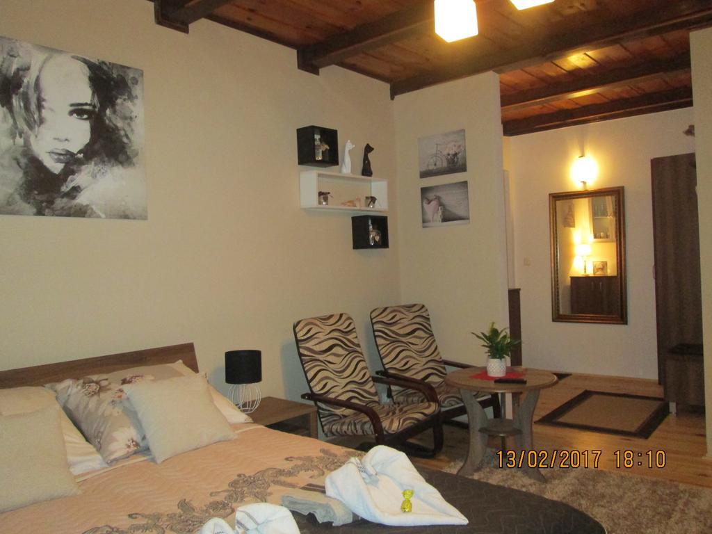 Apartamenty Przy Farze Kazimierz Dolny Ruang foto